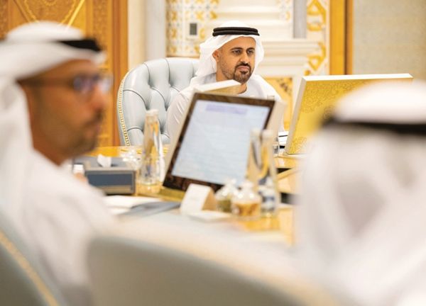 ذياب بن محمد بن زايد يترأس الاجتماع الأول للجنة العليا لبرنامج الشيخة فاطمة بنت مبارك للتميز والذكاء المجتمعي