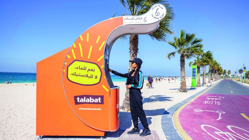 الامارات | «دبي تبادر» تتفادى استعمال 30 مليون عبوة مياه بلاستيكية ذات الاستخدام الواحد