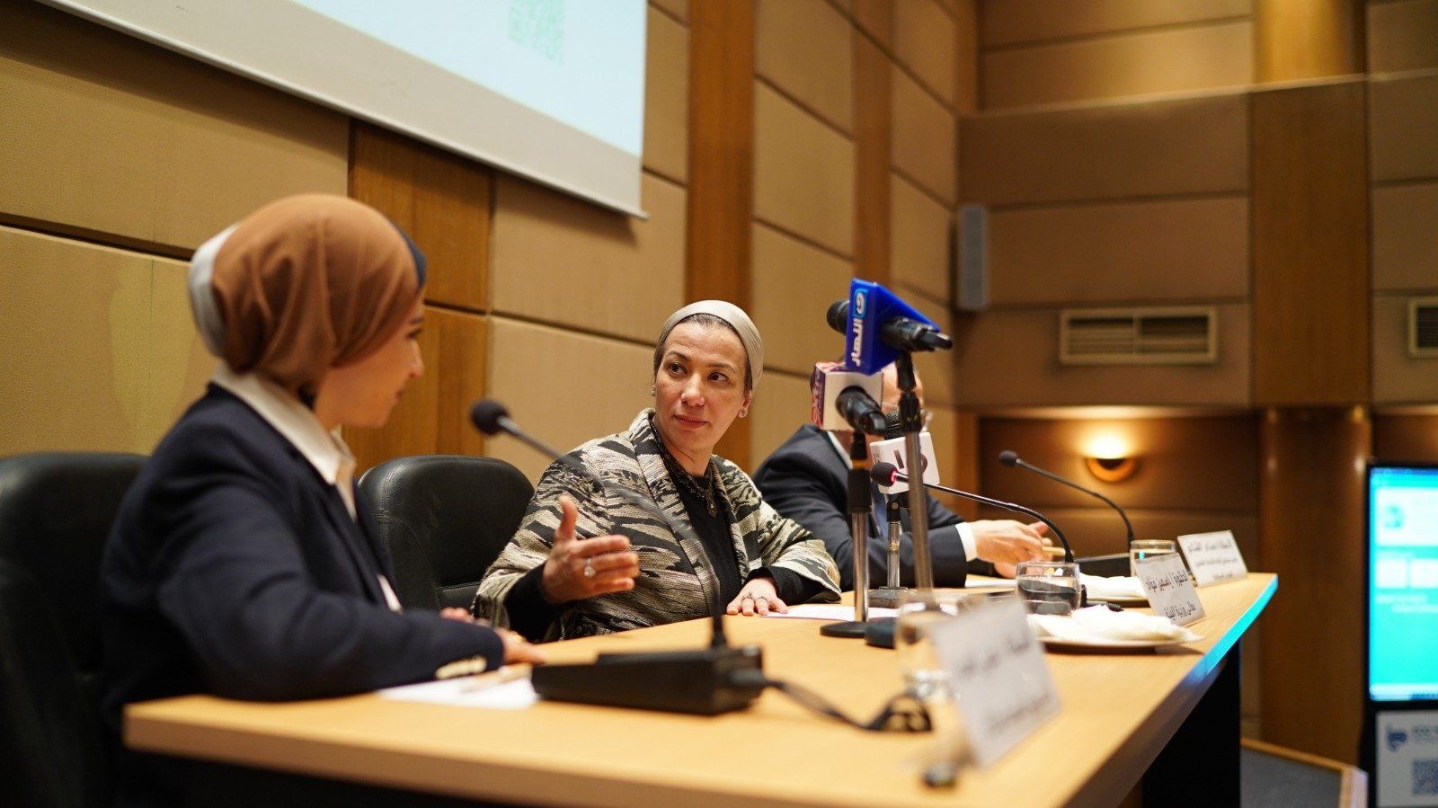 وزيرة البيئة تعلن مشاركة القطاع الخاص السياحى فى رصد البيئة البحرية