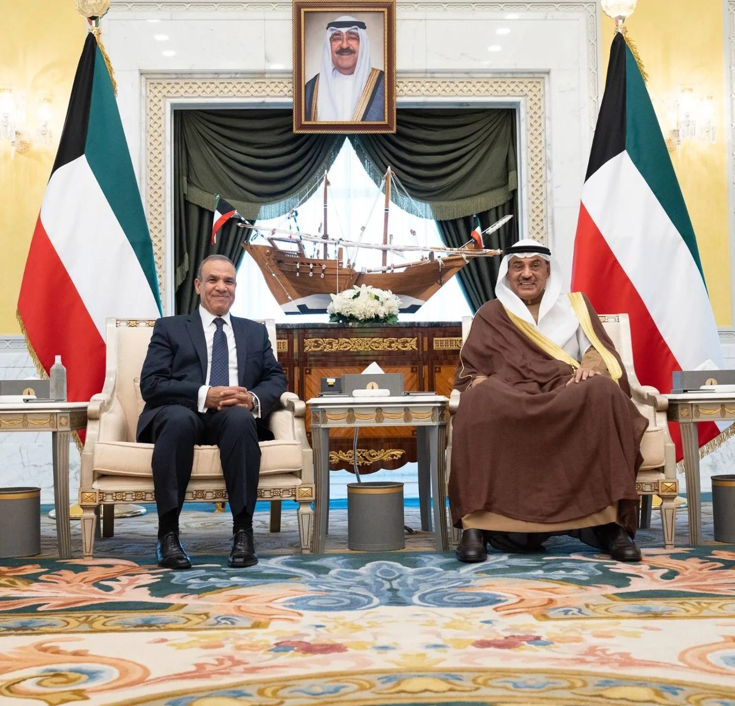 فى العيد الوطنى الـ64.. المصريون يشاركون أشقاءهم فى الكويت أجواء الأعياد الوطنية.. صور