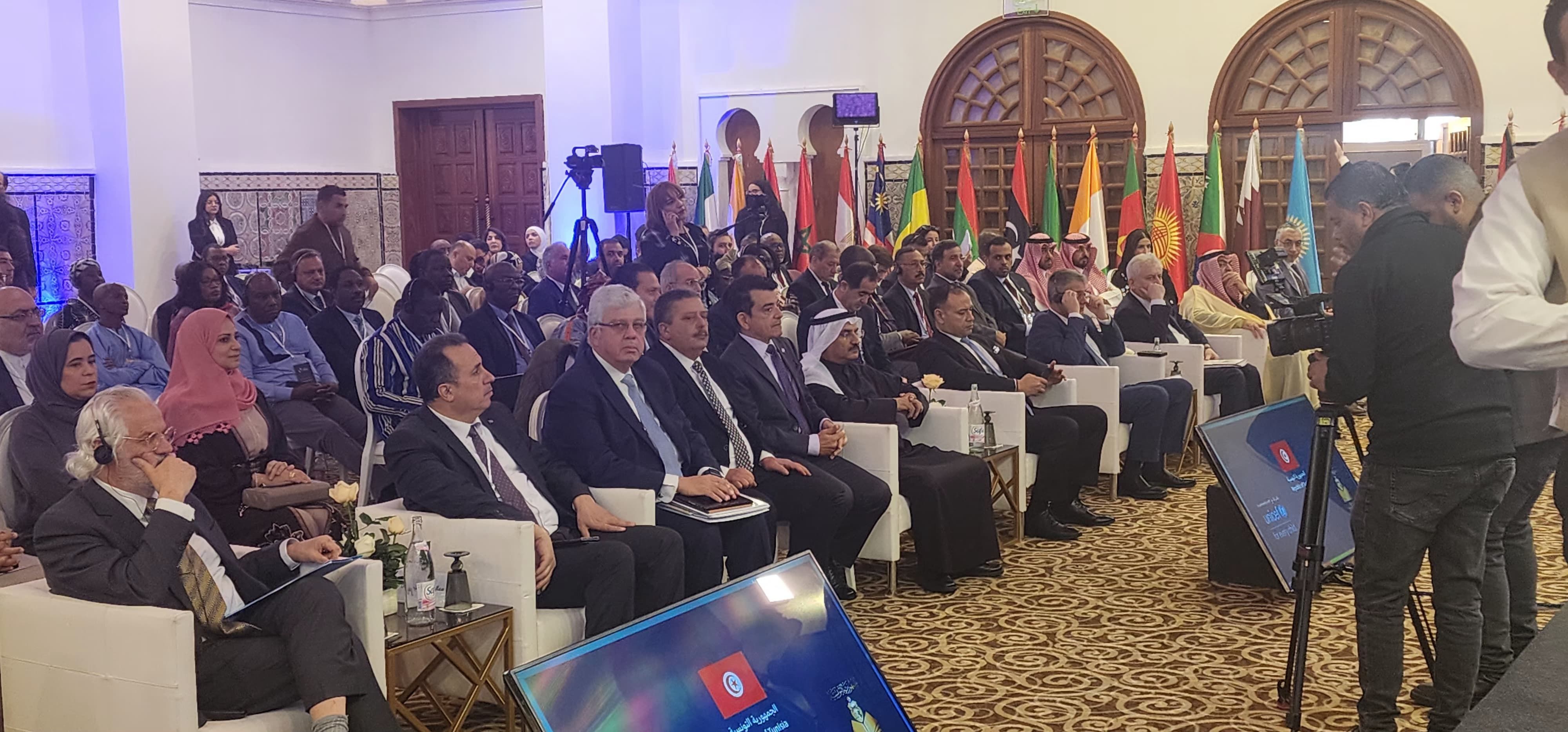 وزير التعليم العالى يُشارك فى اجتماع اللجنة الوطنية للتربية والعلوم والثقافة بتونس