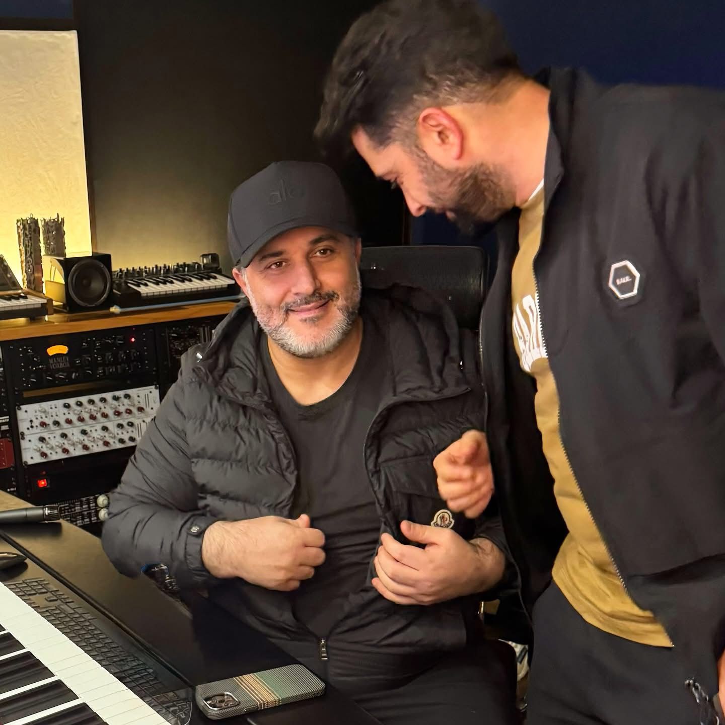 شاهد ملحم زين من كواليس تسجيل أحدث أغنياته مع رامى شلهوب