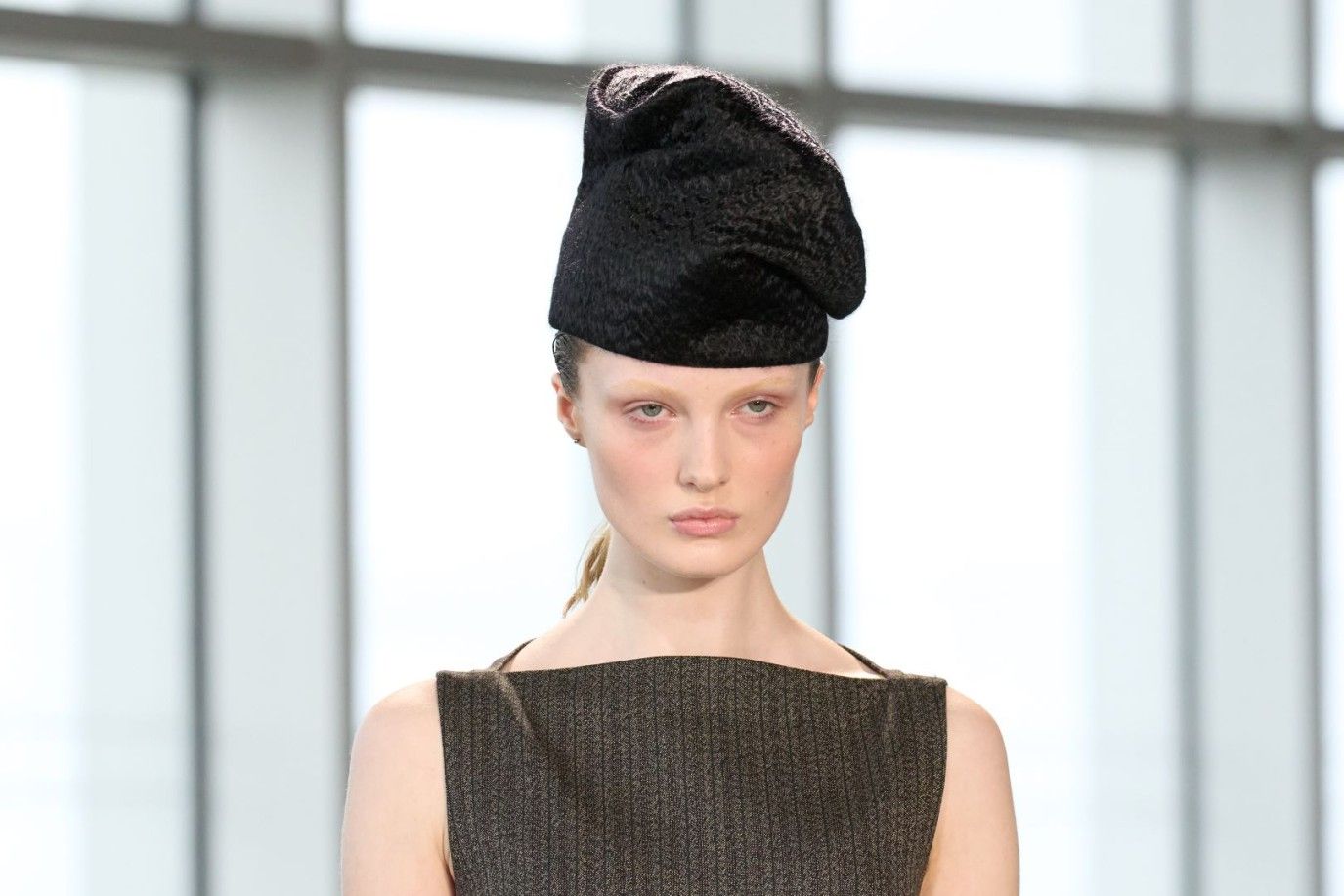 7 صيحات مكياج لافتة أطلقها أسبوع الموضة في لندن لخريف وشتاء 2025-2026