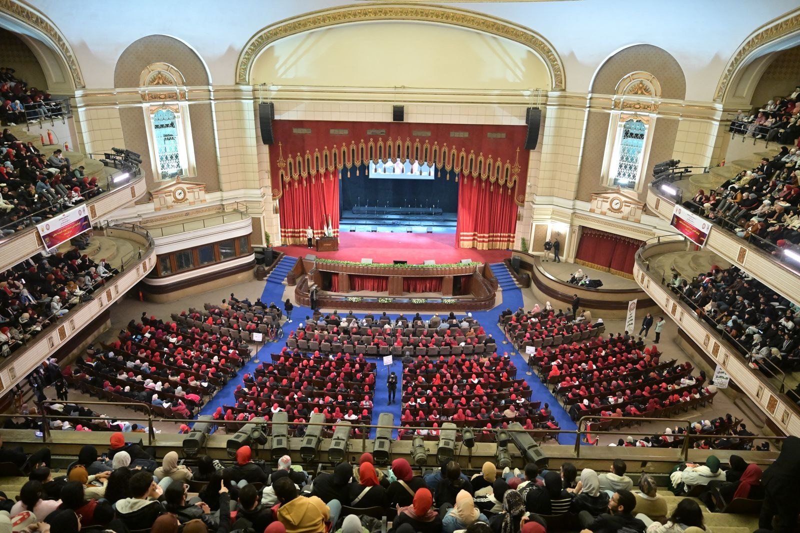 جامعة القاهرة تشهد افتتاح برنامج تنمية المهارات القيادية لطلاب من أجل مصر