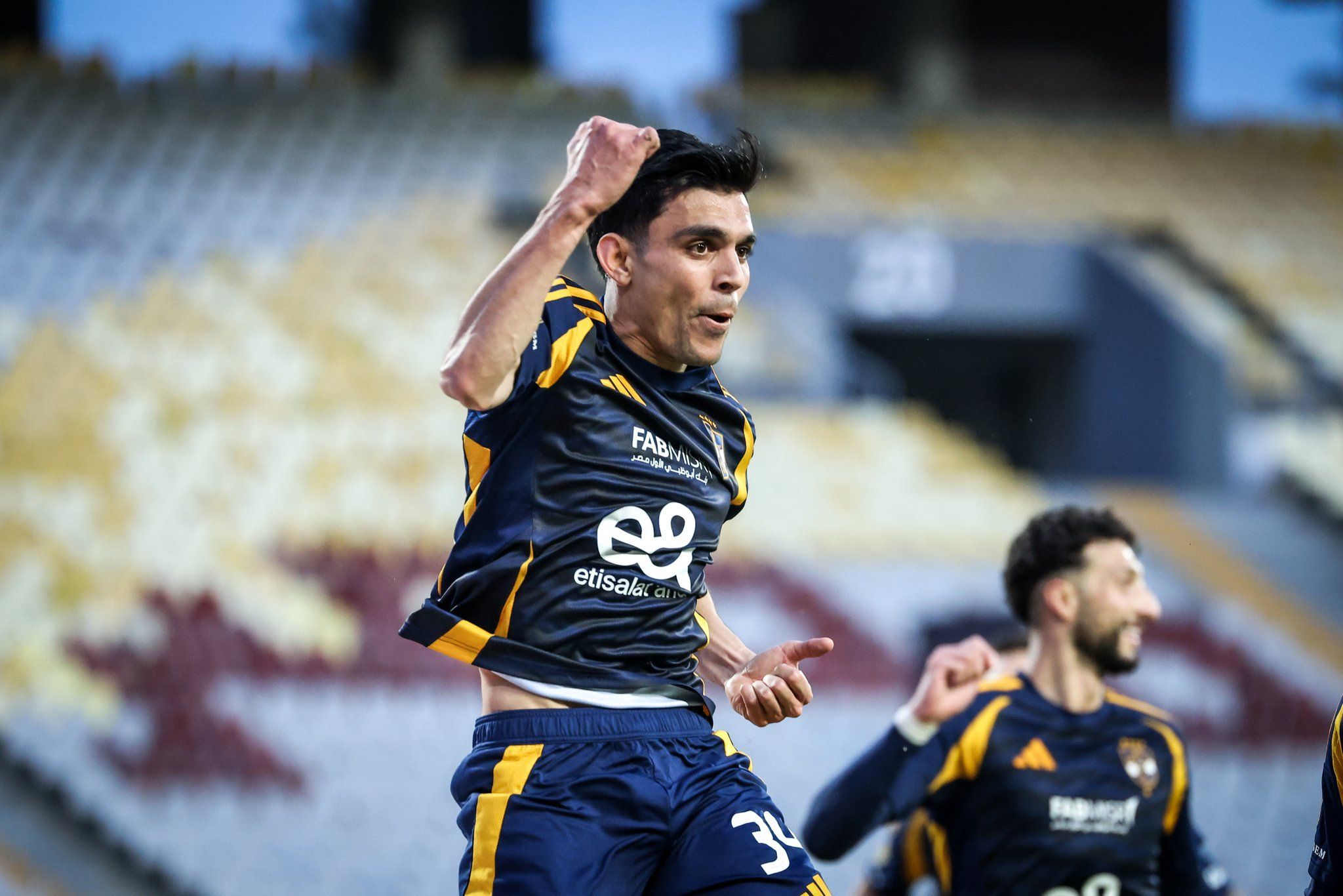 أشرف بن شرقي رجل مباراة الأهلي وحرس الحدود في الدوري