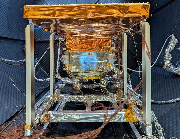 حمدان بن محمد يعلن  اكتمال عملية تطوير "اتحاد سات"