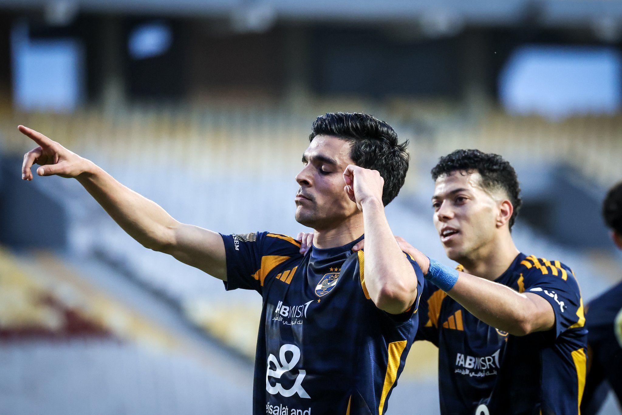 أشرف بن شرقي رجل مباراة الأهلي وحرس الحدود في الدوري