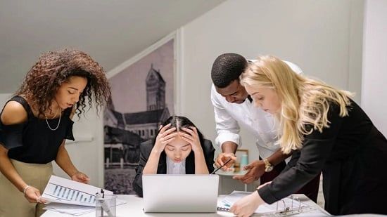 طالع الأبراج: 4 أبراج الأكثر تأثرا بعواطفهم فى العمل.. السرطان أبرزهم