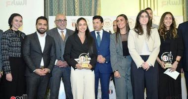 "مصر أم الدنيا" ناشئ الاسكواش يرد على سؤال وزير الرياضة في حفل تكريمه.. فيديو