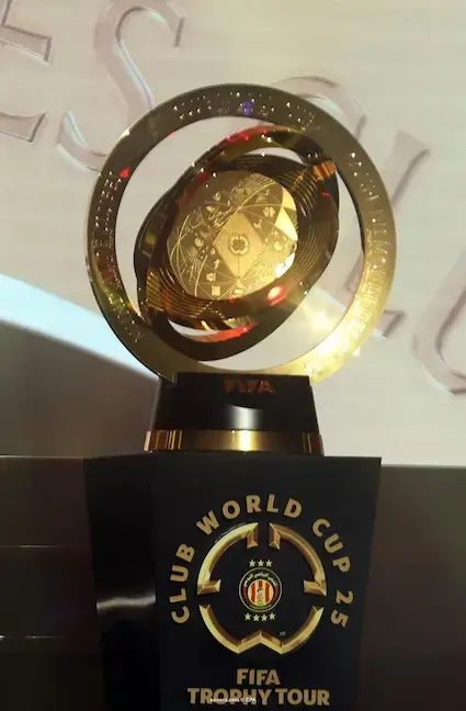 بالصور.. الهلال يستقبل كأس العالم للأندية