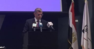 رئيس وكالة الفضاء: نعمل حاليا على قمر صناعى يسمى سبينكس يرصد التغيرات المناخية