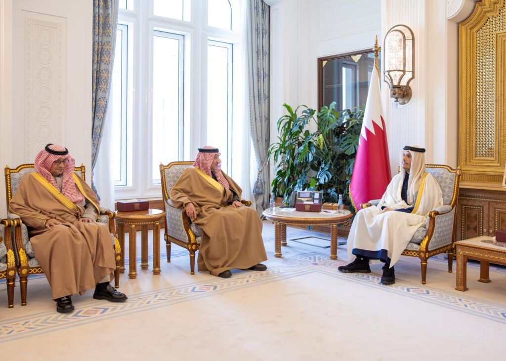 السعودية | رئيس مجلس الوزراء وزير خارجية دولة قطر يستقبل نائب وزير الخارجية