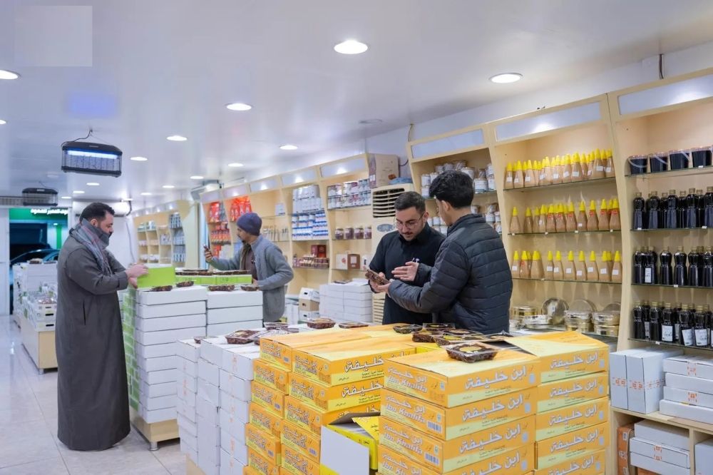استعددًا لرمضان.. إقبال كبير على أسواق التمور والقهوة في الحدود الشمالية