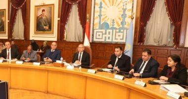 محافظ القاهرة يوجه بتكثيف الحملات على الأسواق ومطابقة السلع للاشتراطات الصحية