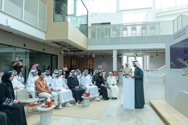 سلطان النيادي يعتمد أول «مساحة شبابية» في العاصمة أبوظبي