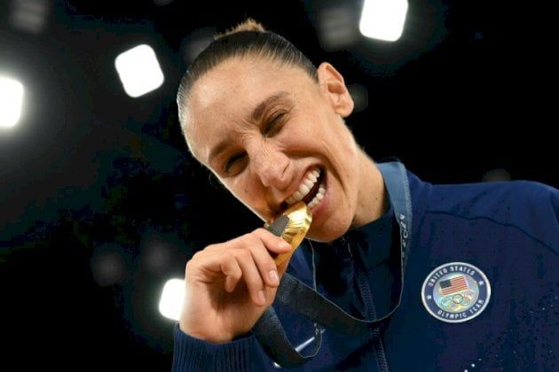 اعتزال أسطورة كرة السلة الأميركية ديانا توراسي