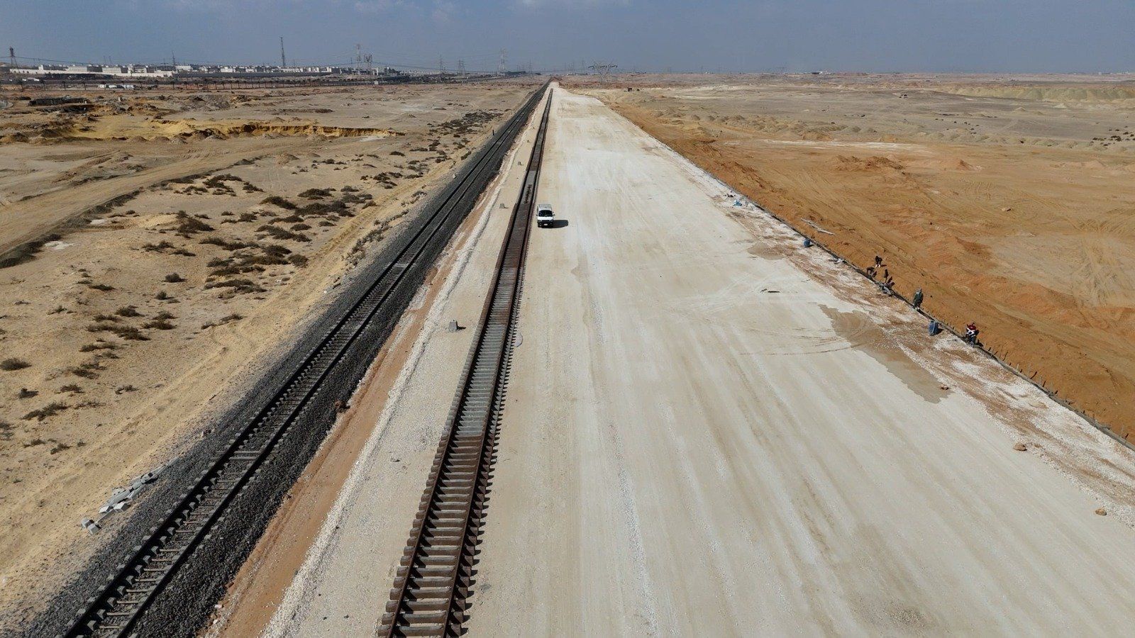 وزارة النقل تكشف نسب تنفيذ خط سكة حديد "الروبيكى/ العاشر / بلبيس".. صور