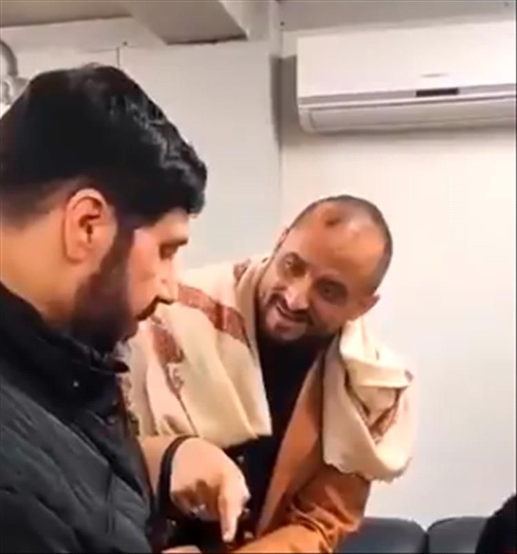 أول تعليق سعودي على محاولة الحو ثي تقبيل يد لبناني بطريقة مذلة