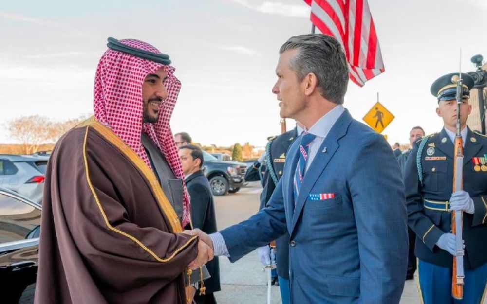 وزير الدفاع يبحث العلاقات الاستراتيجية مع مستشار الأمن القومي الأمريكي