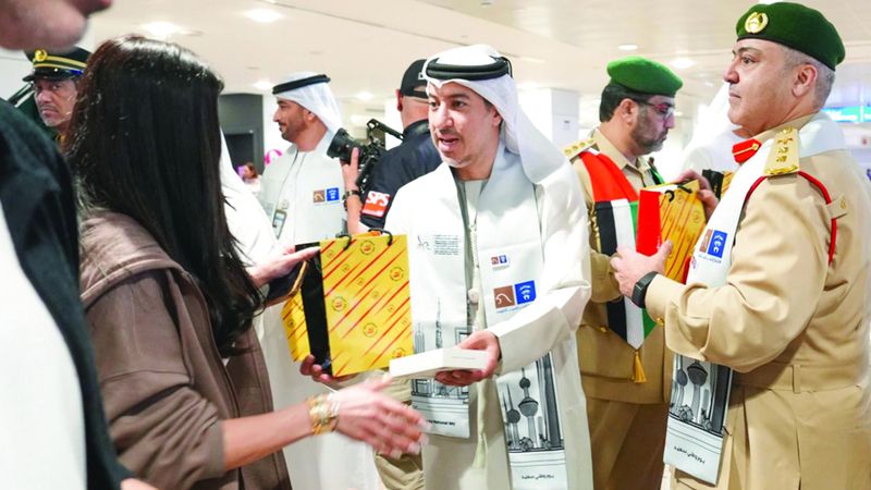 الامارات | «جوازات مطار دبي» تحتفي بالكويتيين: هذي داركم    