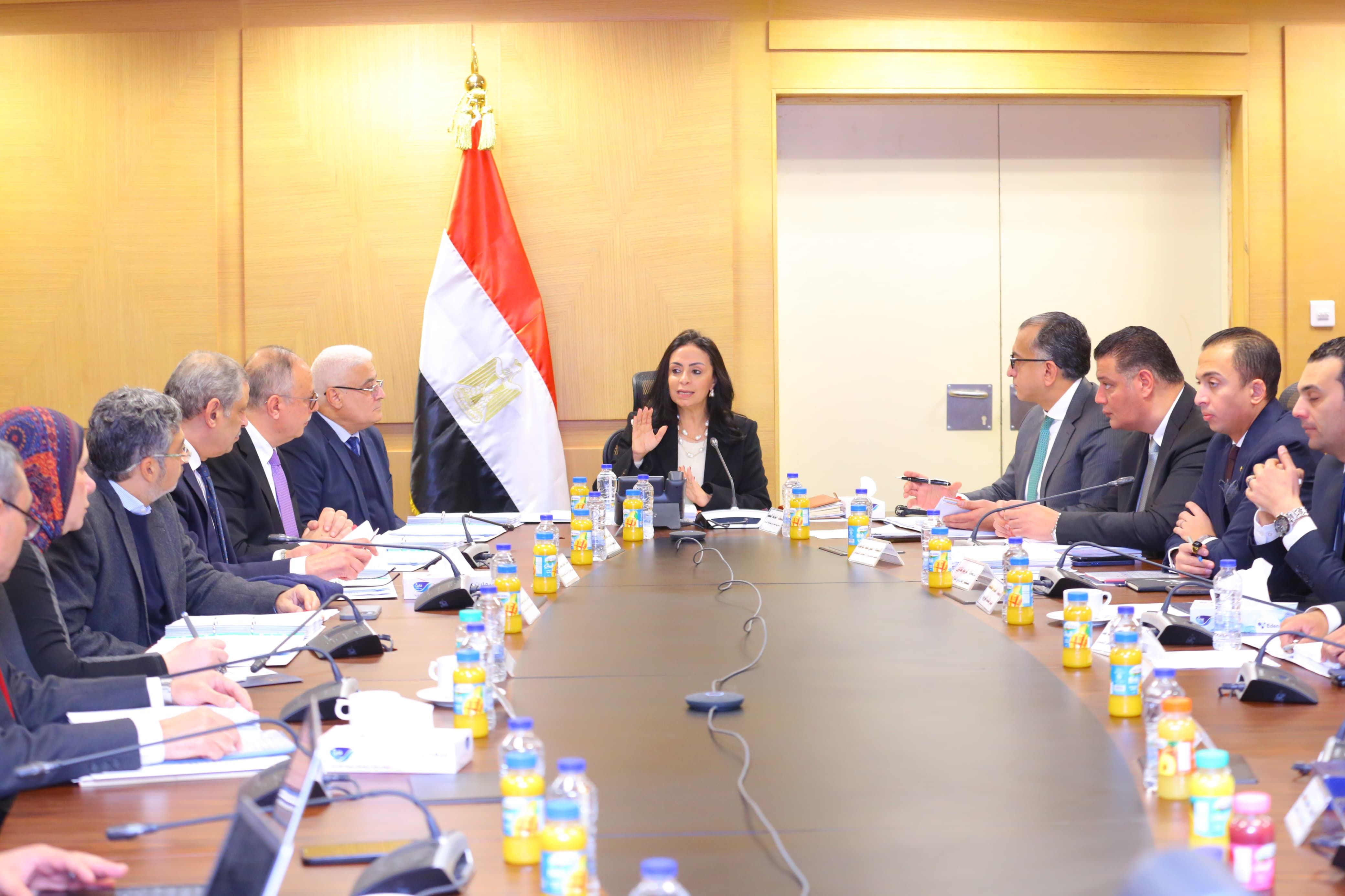 وزيرة التضامن تستعرض استراتيجية تطوير بنك ناصر الاجتماعى