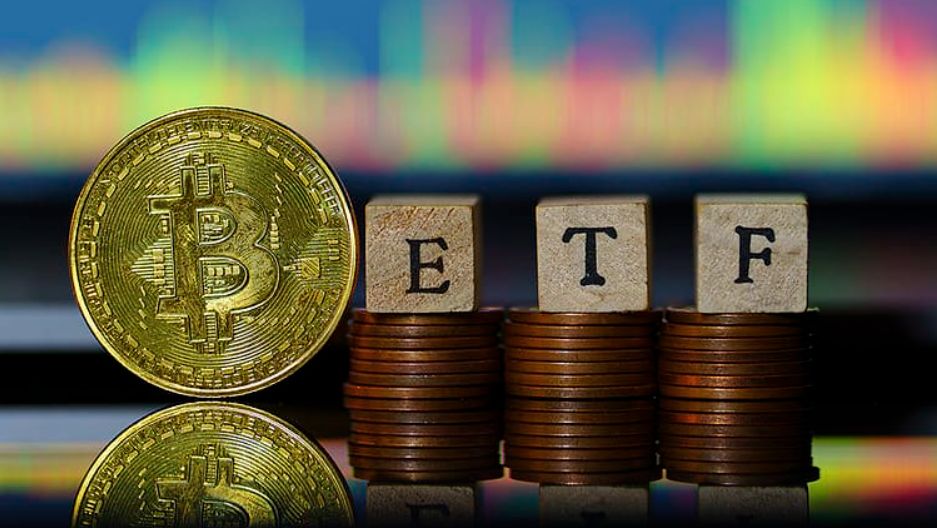 استمرار التدفقات الخارجة من صناديق ETF البيتكوين وسعر البيتكوين يقاوم تحت 90 ألف دولار