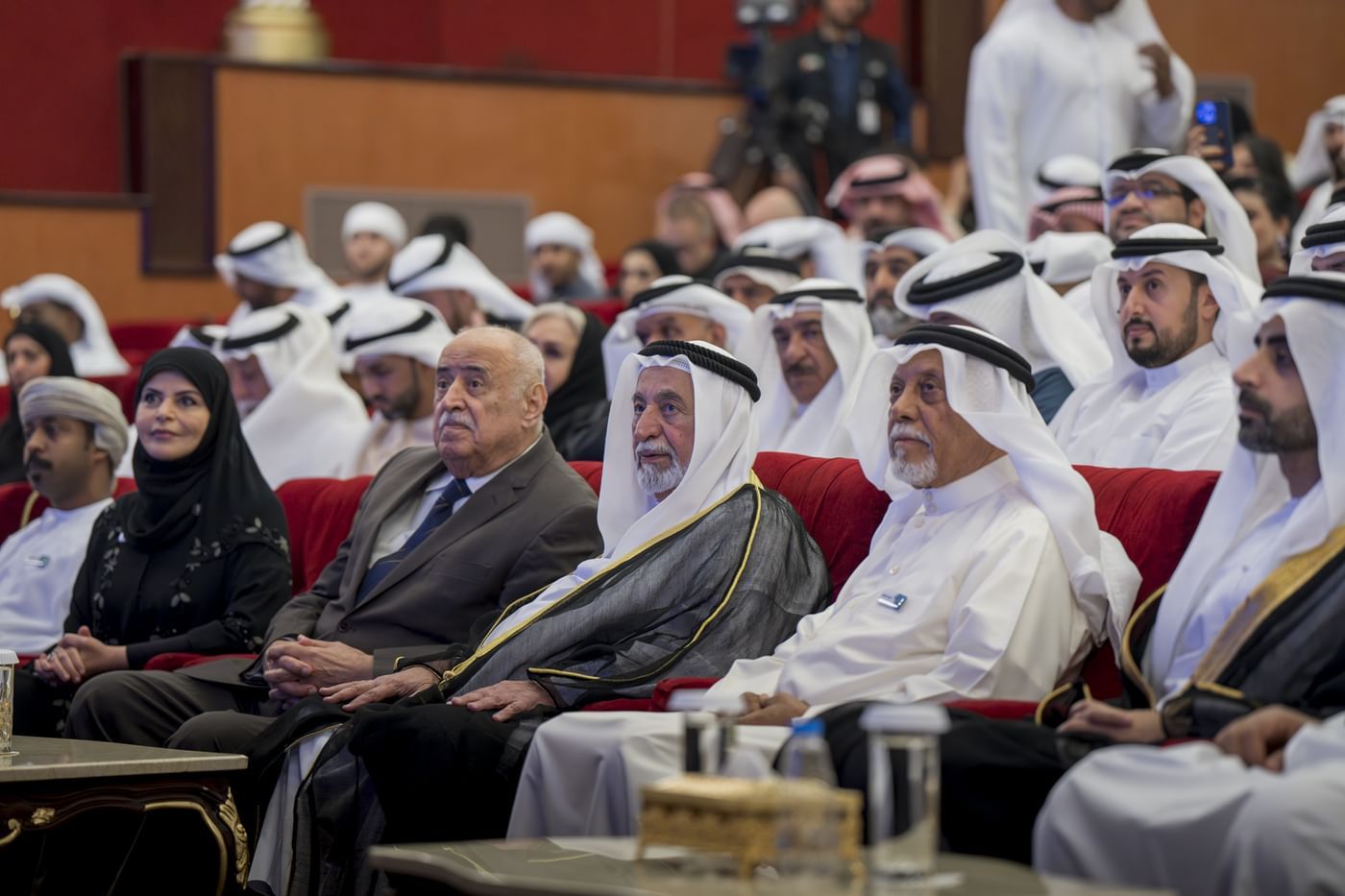 الامارات | سلطان القاسمي يشهد ختام الدورة الـ34 من أيام الشارقة المسرحية ويكرم الفائزين
