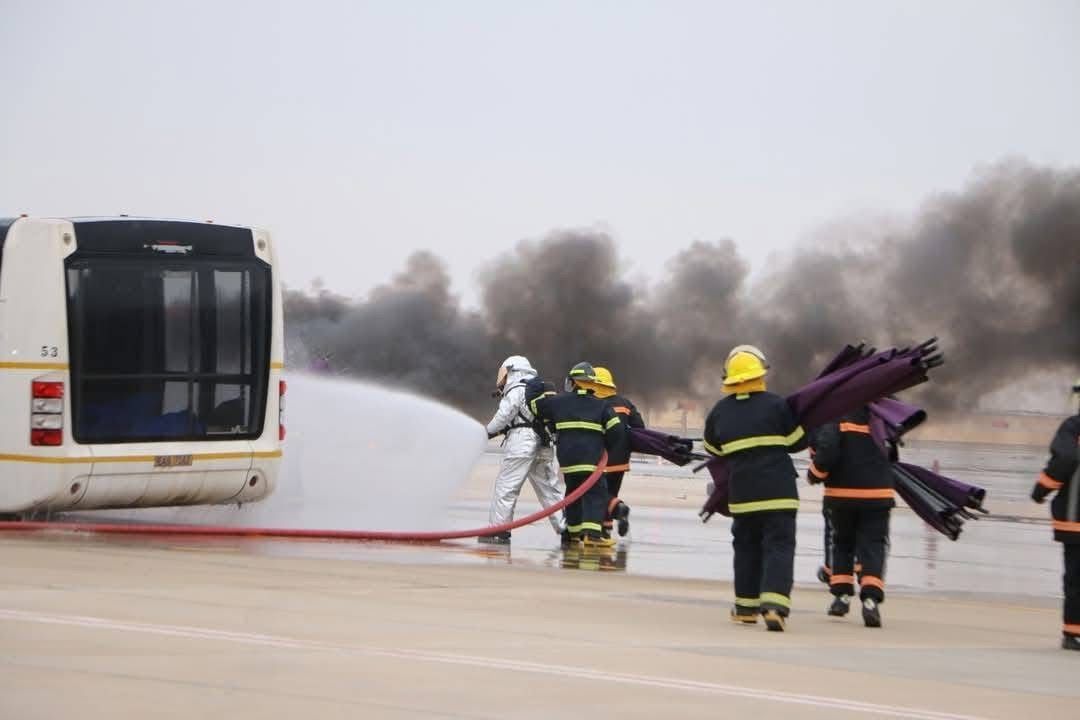 محافظ الجيزة يشهد تنفيذ أول تجربة طوارئ كلية بمطار سفنكس الدولى.. صور