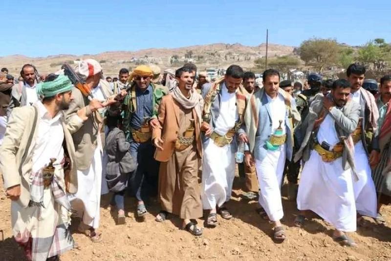 بتوجيهات من عبدالملك الحوثي...مصادر مطلعة تكشف مايقوم به الحاكم ومحمد الحوثي في أربع محافظات