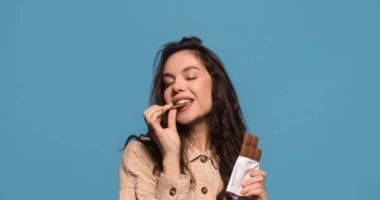 طالع الأبراج: أبراج نسائية عاشقة للشوكولاتة.. العقرب يفضل الداكنة والميزان الفاخرة