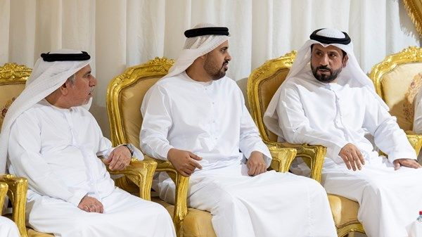 ذياب بن محمد بن زايد يقدِّم واجب العزاء في وفاة والدة الشهيد ناصر علي البلوشي