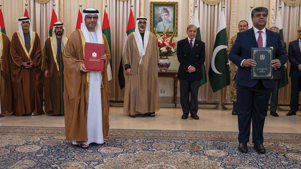ولي عهد أبوظبي ورئيس وزراء باكستان يبحثان سُبل تعزيز العلاقات الثنائية ويشهدان توقيع اتفاقيات تعاون بين البلدين