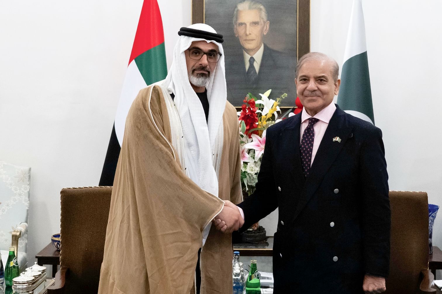 الامارات | ولي عهد أبوظبي ورئيس وزراء باكستان يبحثان سُبل تعزيز العلاقات ويشهدان توقيع اتفاقيات تعاون بين البلدين
