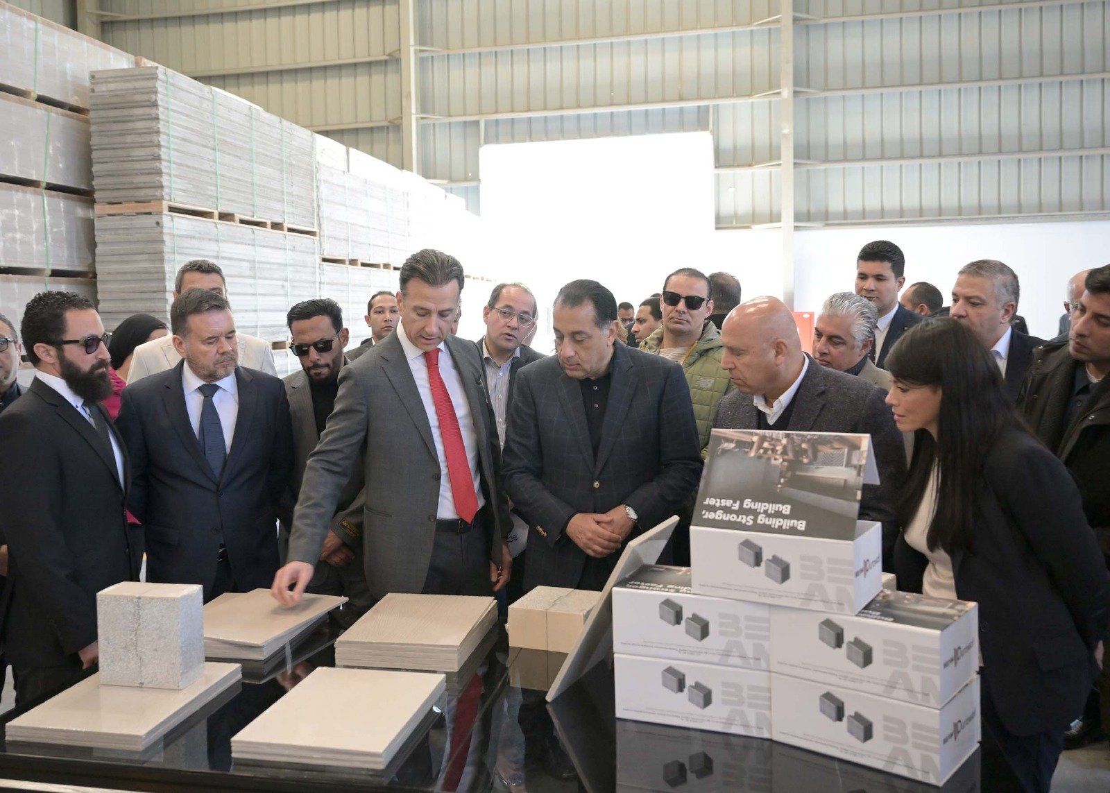 رئيس الوزراء يفتتح توسعات مصنع شركة "سى بورد" لتصنيع مواد البناء