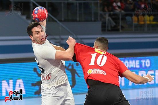 الأهلي يتقدم على الزمالك 14-13 بالشوط الأول في قمة محترفي اليد