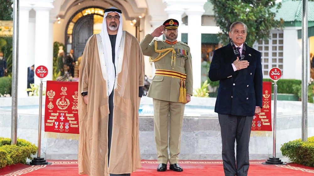 ولي عهد أبوظبي ورئيس وزراء باكستان يبحثان سُبل تعزيز العلاقات الثنائية ويشهدان توقيع اتفاقيات تعاون بين البلدين