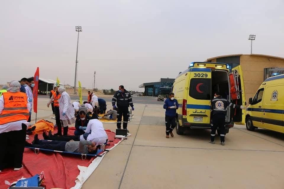 محافظ الجيزة يشهد تنفيذ أول تجربة طوارئ كلية بمطار سفنكس الدولى.. صور