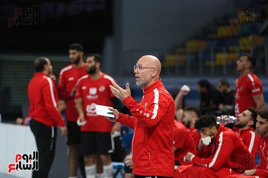 الأهلي يتقدم على الزمالك 14-13 بالشوط الأول في قمة محترفي اليد