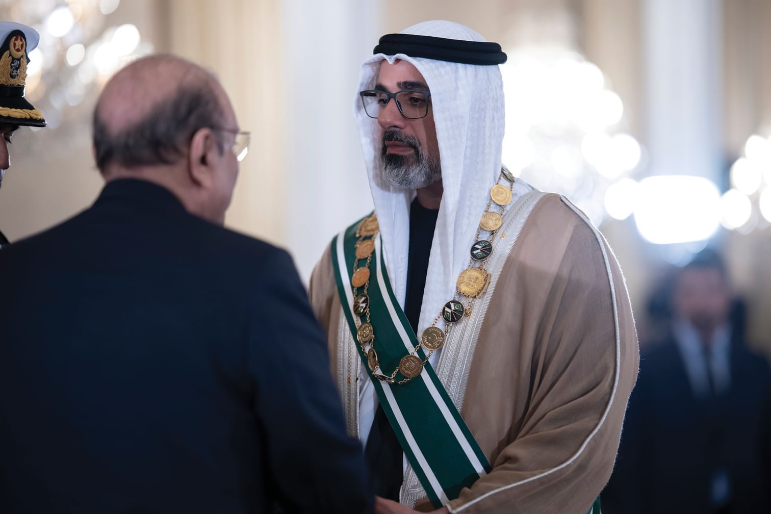 الامارات | ولي عهد أبوظبي ورئيس باكستان يبحثان تعزيز العلاقات الثنائية والتعاون المشترك بين البلدين