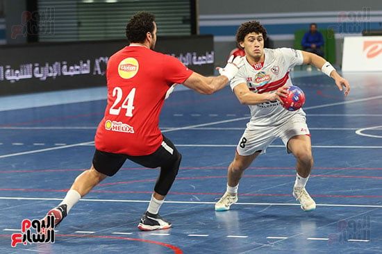 الأهلي يتقدم على الزمالك 14-13 بالشوط الأول في قمة محترفي اليد