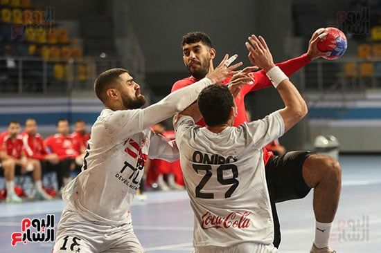 الأهلي يتقدم على الزمالك 14-13 بالشوط الأول في قمة محترفي اليد