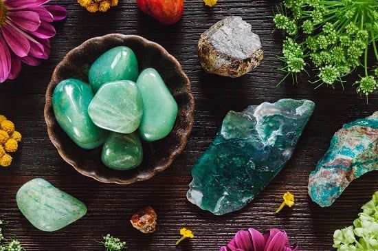 طالع الأبراج: أفضل 5 أحجار كريمة لطاقة برج الحوت.. العقيق الأسود هدية مثالية