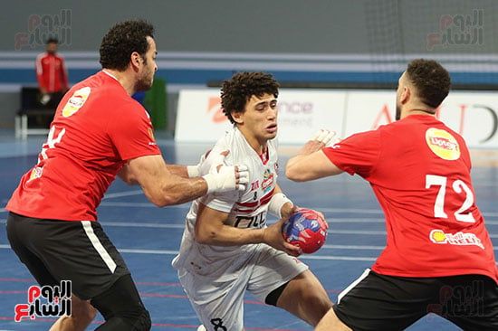 الأهلي يتقدم على الزمالك 14-13 بالشوط الأول في قمة محترفي اليد