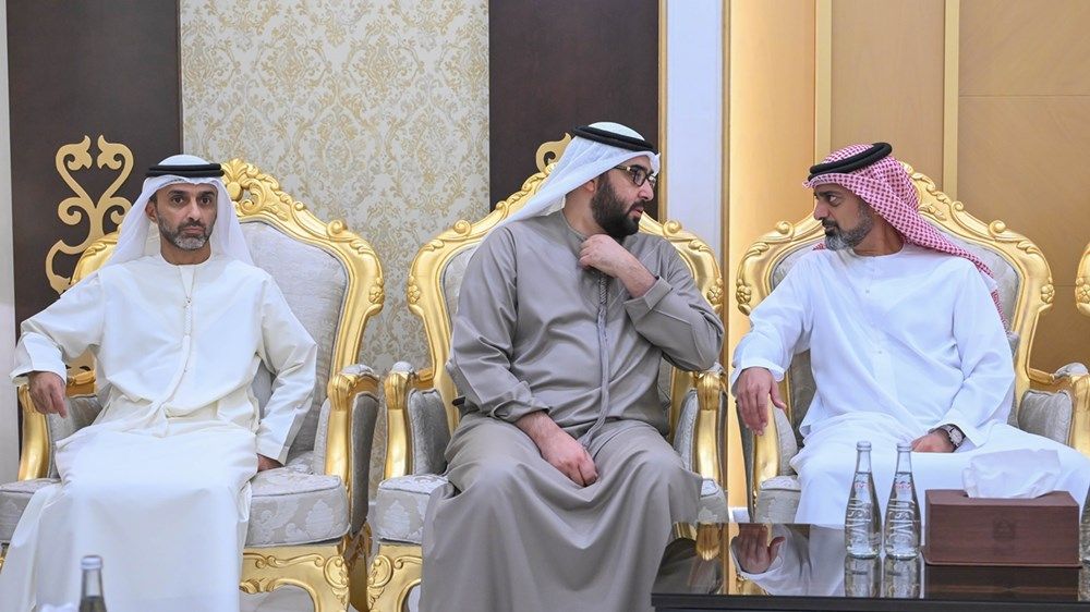حميد بن راشد يتقبل تعازي حاكمي الفجيرة وأم القيوين والشيوخ في وفاة الشيخ سعيد بن راشد النعيمي