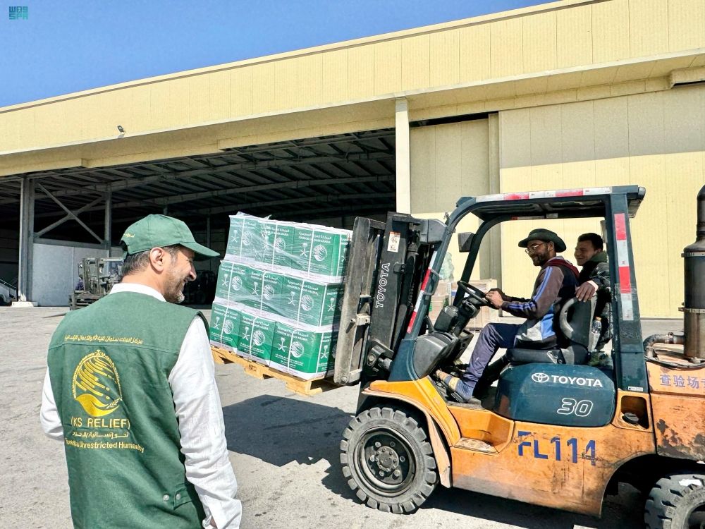 الطائرة  السعودية الـ 57 لإغاثة غزة تصل إلى مطار العريش