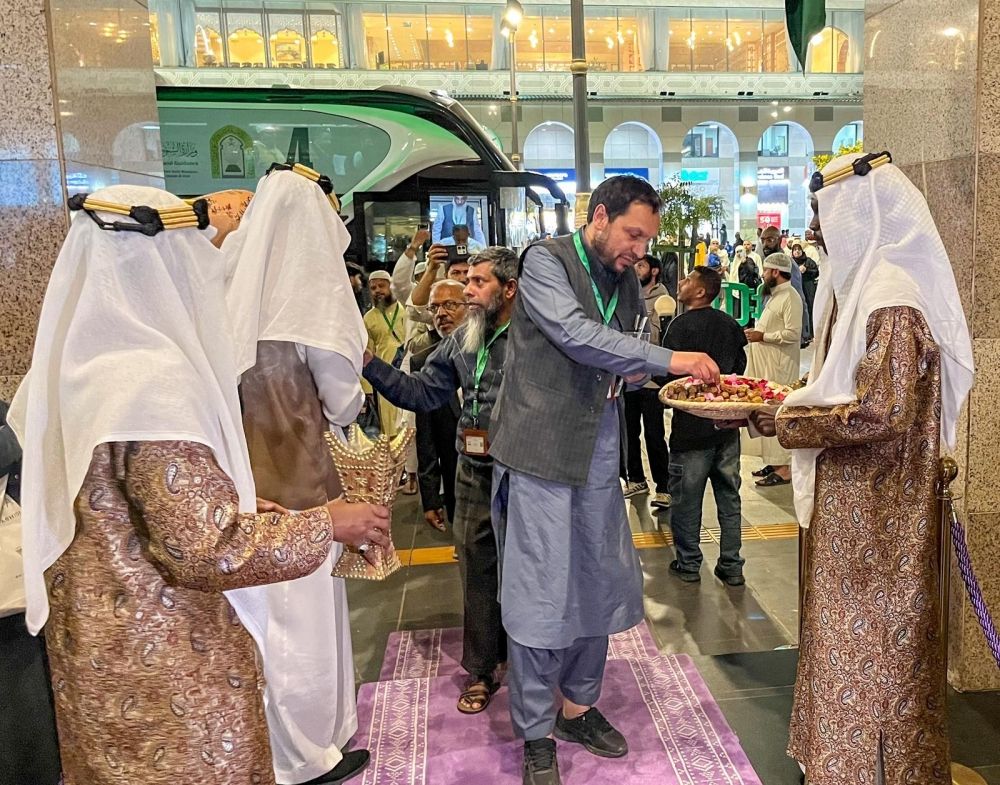 250 معتمرًا في الدفعة الرابعة من ضيوف برنامج خادم الحرمين