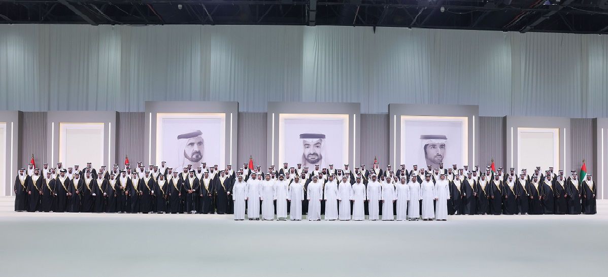 الامارات | منصور بن محمد يحضر العرس الجماعي لموظفي "إقامة دبي" و"جمارك دبي"