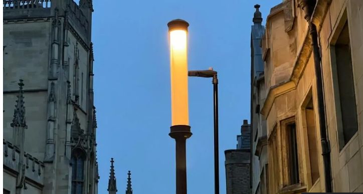 الامارات | الشرطة البريطانية تبحث عن 3 فوانيس تراثية مسروقة فتجد 300