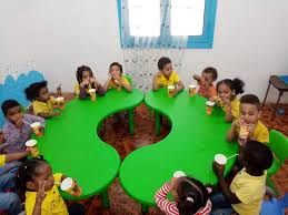 شاهد بالفيديو.. رياض الأطفال بمدينة بحري تفتح أبوابها والتلاميذ الصغار يستقبلون جنود الجيش الذين حضروا لتفقدهم بالنشيد الوطني