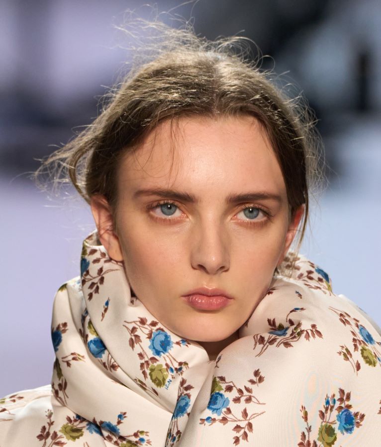 أبرز صيحات مكياج نرصدها من أسبوع الموضة في ميلانو لخريف وشتاء 2025-2026